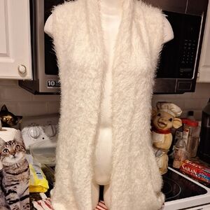 z Escio Fuzzy White Sleeveless Sweater. Beautiful And Soft! Size XL